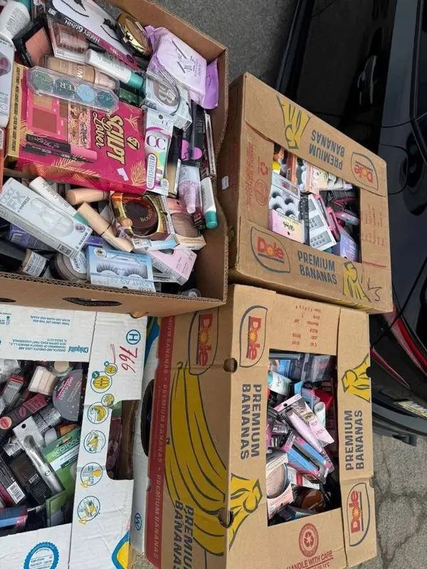 Paleta kosmetyków – hurt palet likwidacyjnych, zdjęcie 3 z 3