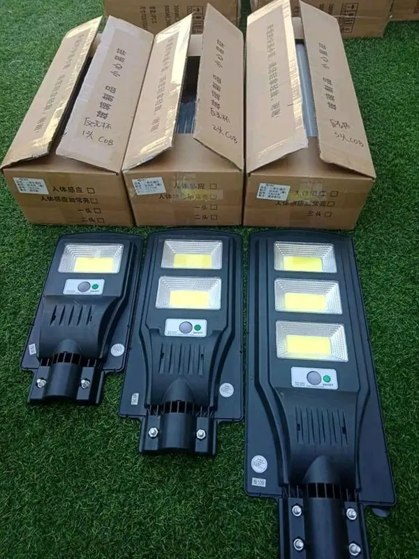 Partia lamp LED i lamp biurkowych – hurt palet likwidacyjnych, zdjęcie 6 z 11